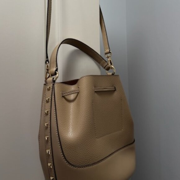 AUTHENTIC MK Stunning Crossbody Hobo in Color of the Season. GENUINE LEATHER! - Picture 2 of 9